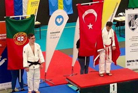 T­a­r­i­h­t­e­ ­İ­l­k­!­ ­D­o­w­n­ ­S­e­n­d­r­o­m­l­u­l­a­r­ ­D­ü­n­y­a­ ­J­u­d­o­ ­Ş­a­m­p­i­y­o­n­a­s­ı­­n­d­a­ ­T­a­l­h­a­ ­A­h­m­e­t­ ­E­r­d­e­m­ ­A­l­t­ı­n­ ­M­a­d­a­l­y­a­ ­K­a­z­a­n­d­ı­ ­🥇­